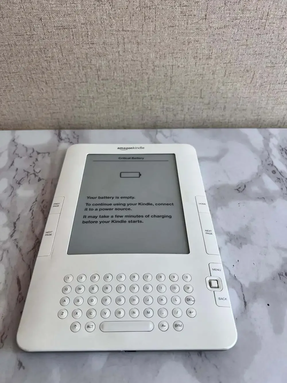 Amazon Kindle 2nd Generation E-Reader (Model D00701)
